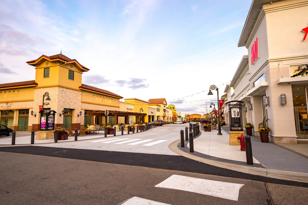 The Shoppes at Arbor Lakes - Streetscape